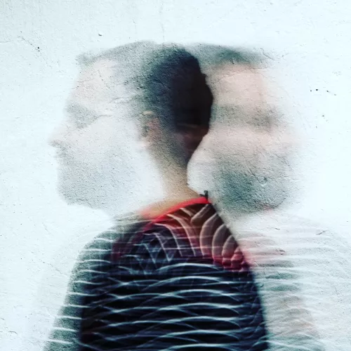 Cacho es un proyecto experimental con diferentes generos musicales, producido por David Orons.