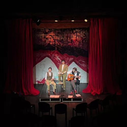 Canciones del tiempo en vivo en Teatro Callejón.