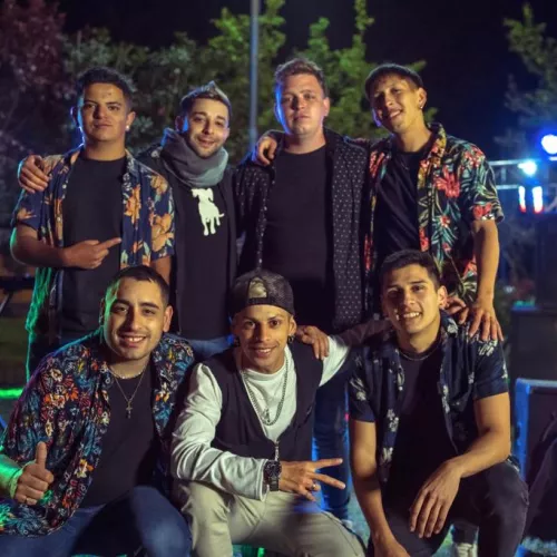 Una imagen con la banda después de la grabación de nuestra canción "Dile"