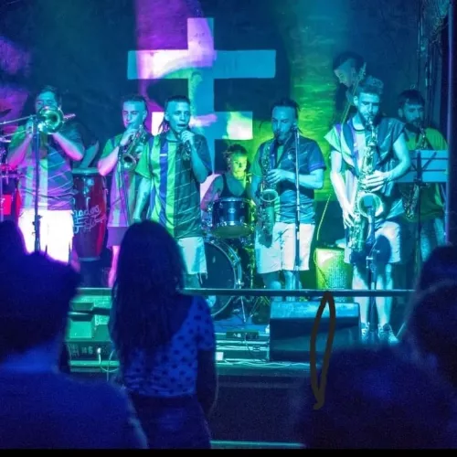 Banda completa en vivo, festival en la plata