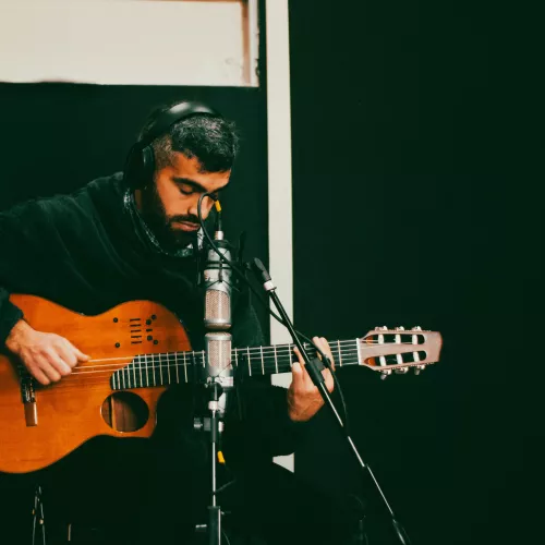 Cantante y guitarrista del proyecto