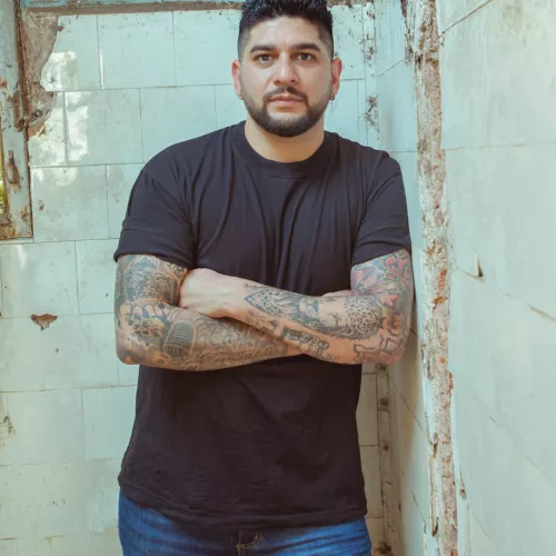 Jorge Faustino, lleva adelante su carrera hace 18 años, habiendo pasado por multiples escenarios de nuestro país.