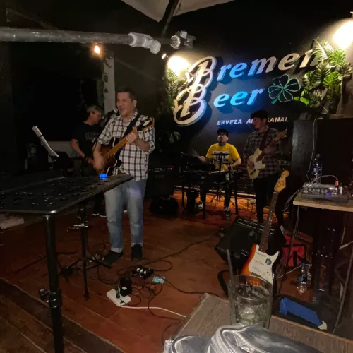 La Banda en vivo tocando en la plata 