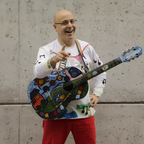 Hugo Figueras y su guitarra