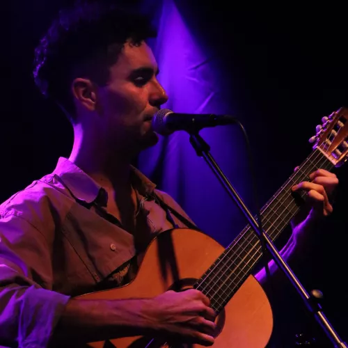 Javier y la tapiocas, somos una banda de canciones de autoría propia de diversos géneros latinoamericanos.