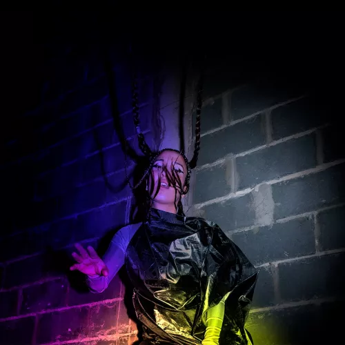 Kaixara es el proyecto solista de Rocio Bernardiner, cantante de Amor Elefante. Es un espacio mas mutante donde se mezclan distintos generos en el formato cancion.