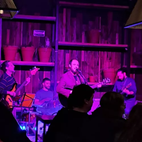 Recital en vivo en Ogham, Balcarce.