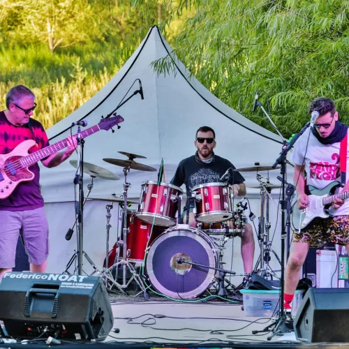Madreperla es una banda de San Pedro, provincia de Buenos Aires