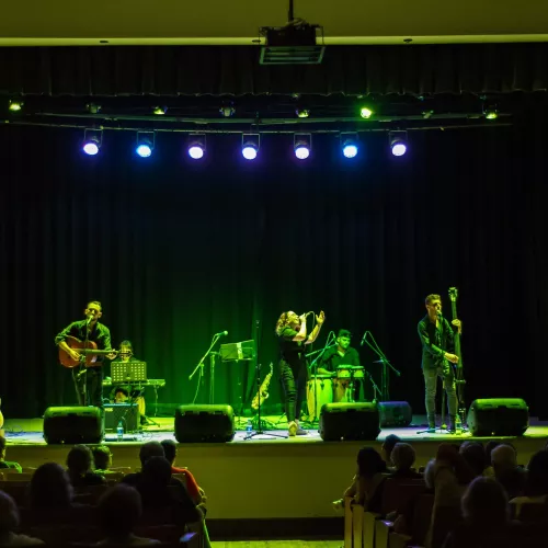 Mango Quemao (Presentación en Teatro)