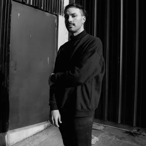 Oseano presentando un live en una importante fiesta electronica de La Plata: La Delimic en los galpones de Tolosa