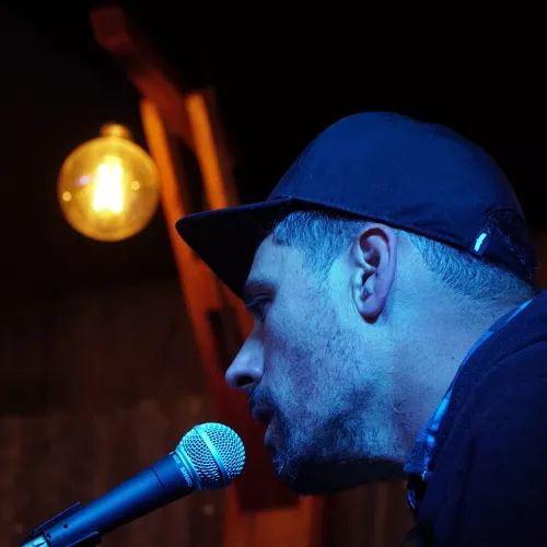 cantando en vivo en la ciudad de 30 de agosto