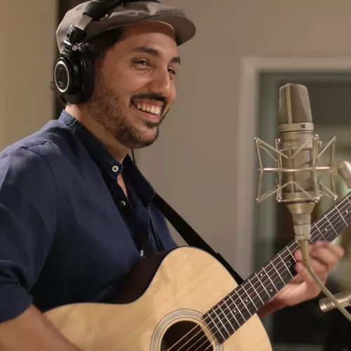 Pablo Mengo: Músico guitarrista, compositor, arreglador y docente oriundo de la provincia de Tucumán.