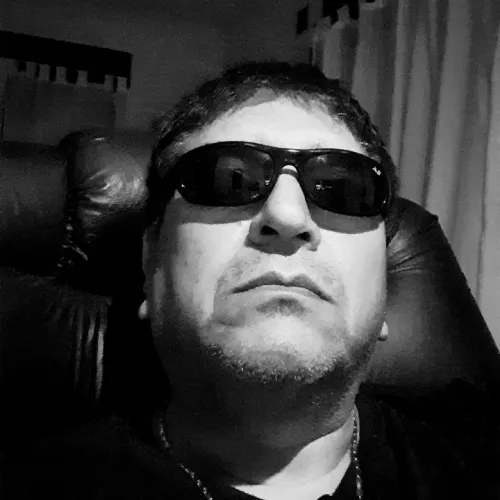 Hola soy Ruben Vilchi y estoy presentando mi primer album solista.