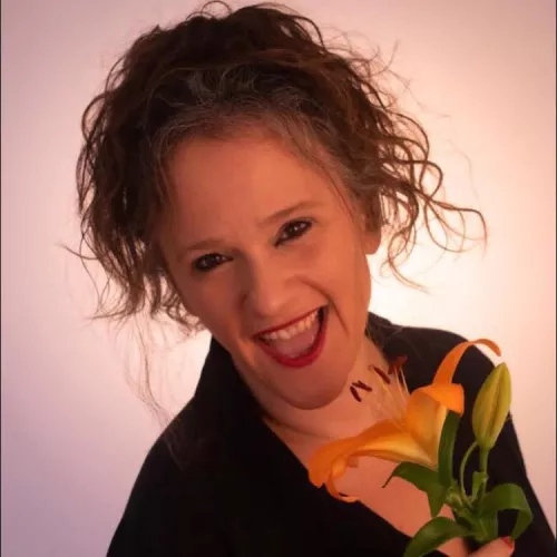 Siempre cantando. Nunca desencantando