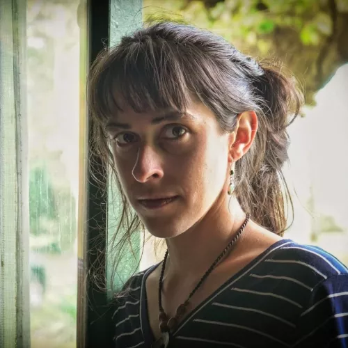 Vero Arze a contraluz