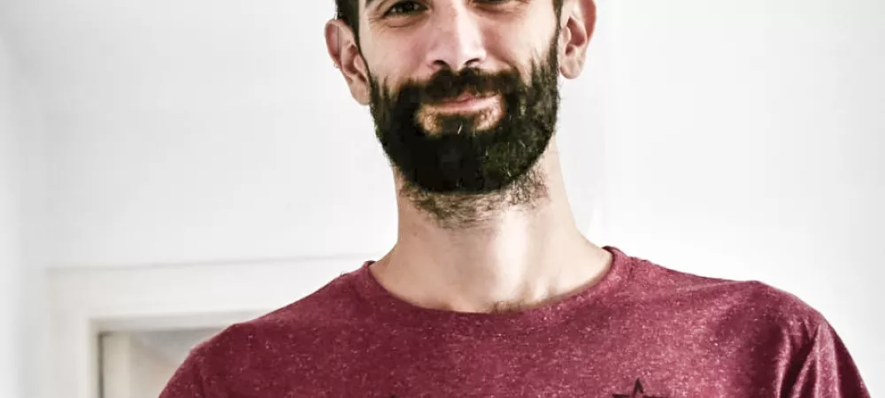 retrato de andy sonriendo