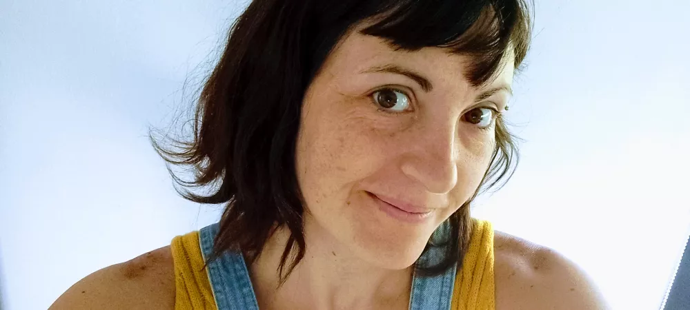 Celina mirando a la cámara