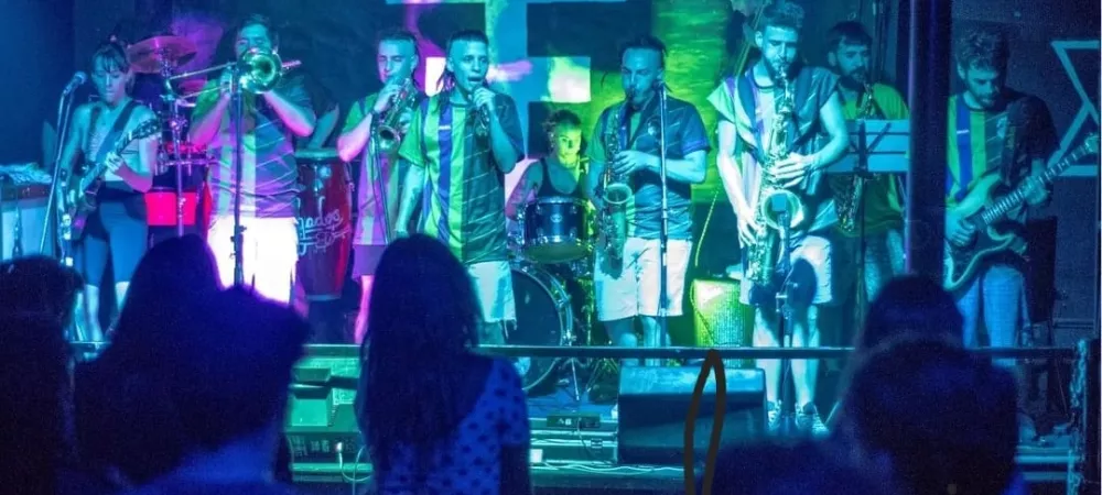 Banda completa en vivo, festival en la plata