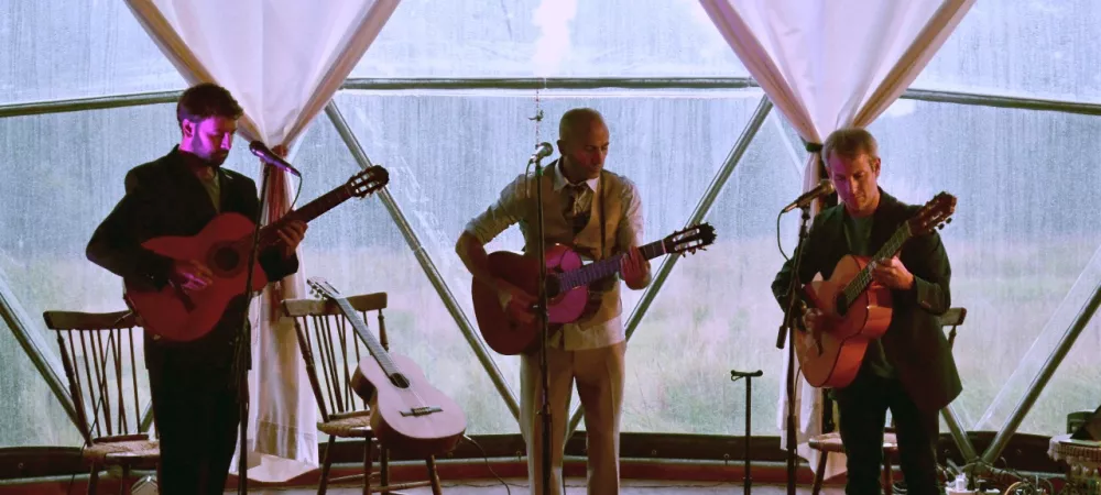 Entusiasta, tarde de domingo lluviosa en Sierra de los Padres