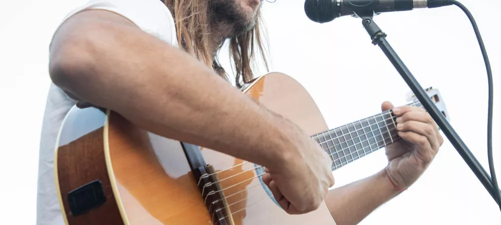 Catando y tocando milonga frente al mar 