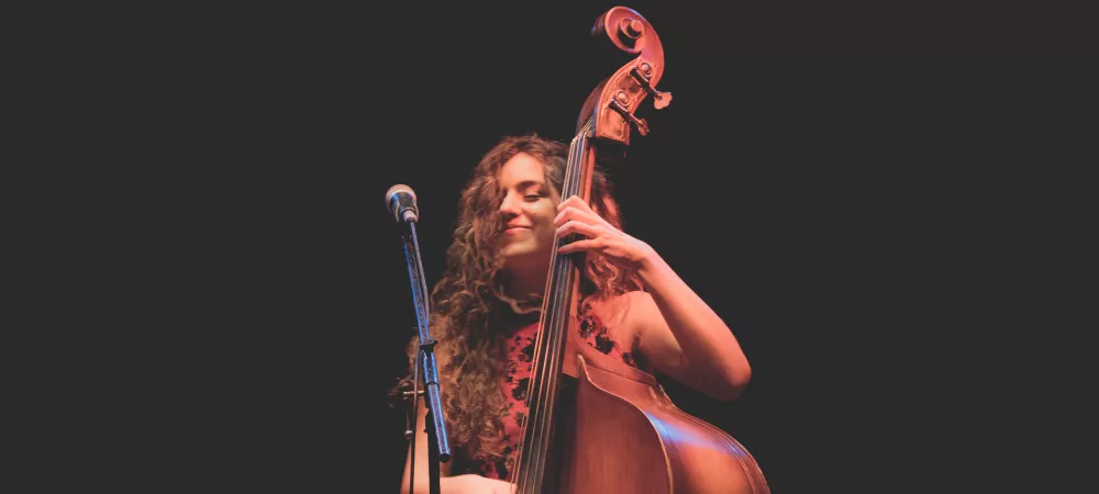 Fotografia de Juan Berdugo de Lara FIchera tocando el contrabajo