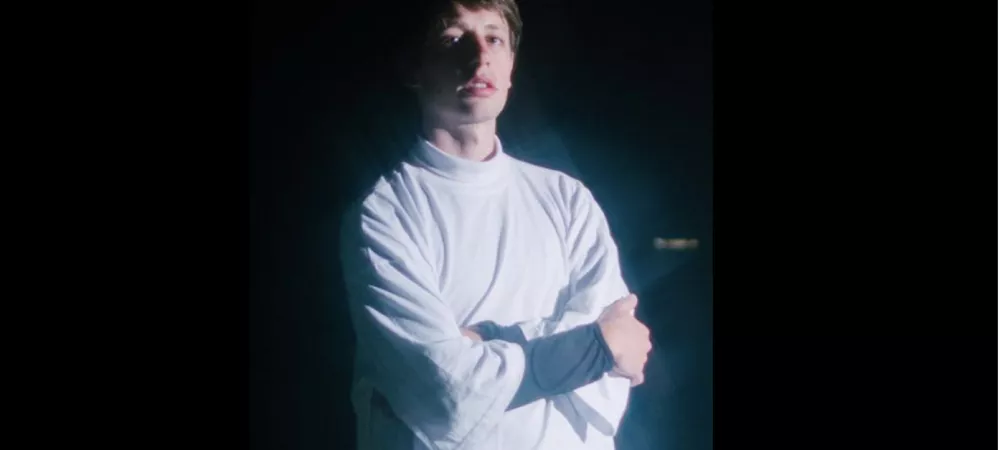 Luca con fondo negro