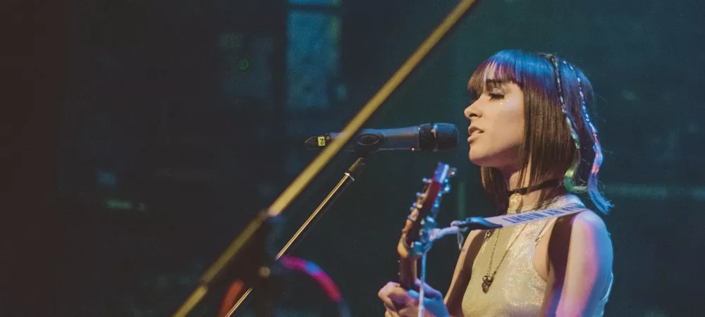 Concierto en el Teatro Municipal de Bahía Blanca, Luján la cantante y compositora