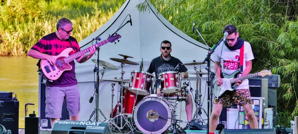 Madreperla es una banda de San Pedro, provincia de Buenos Aires