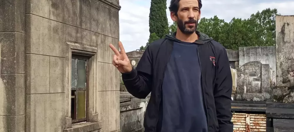 mateo en el cementerio de campana