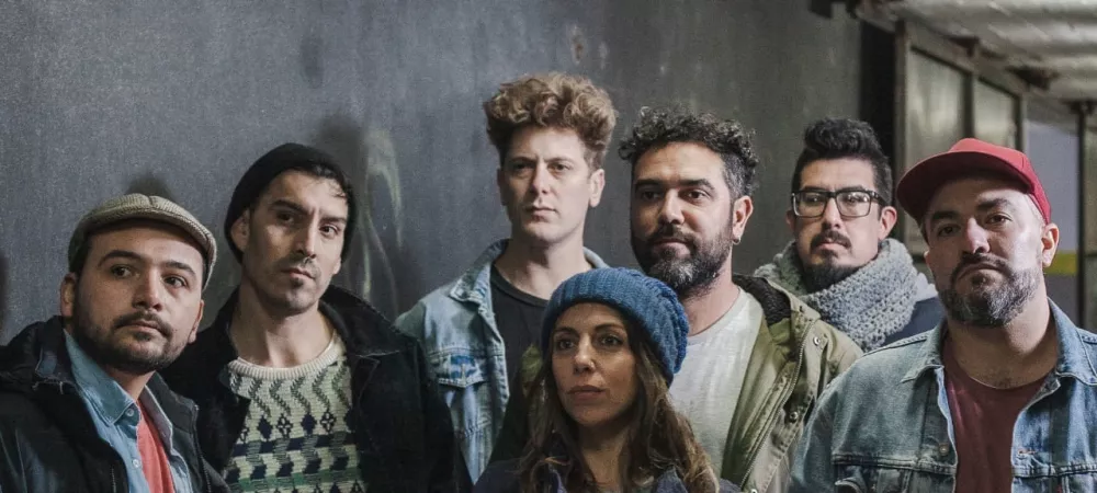 Os Rucos es una banda de amigos que tocan Funk Rock con un sonido profesional y moderno, que desde la costa y el mar acompañan la renovación del rock argentino y latino