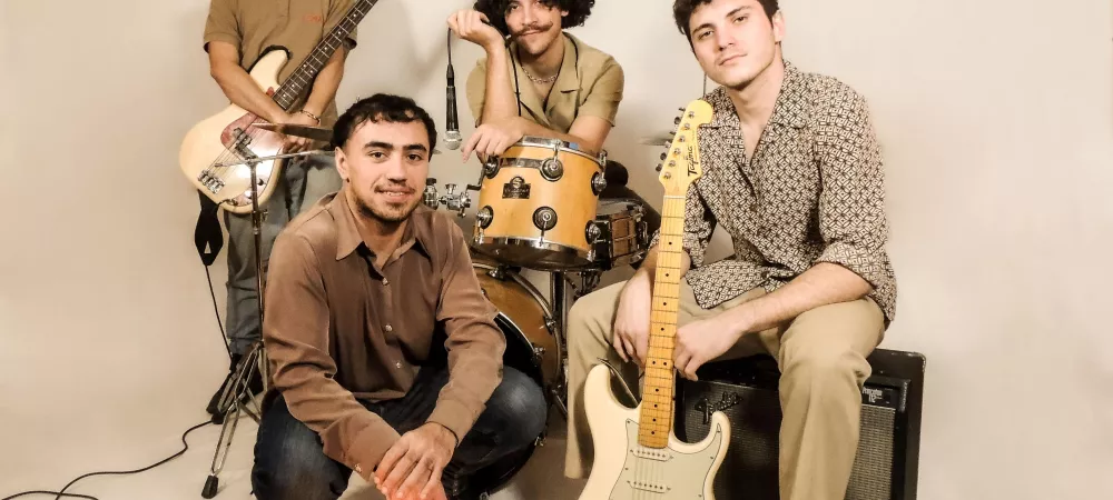 Alvaro Solo en sesion de foto.