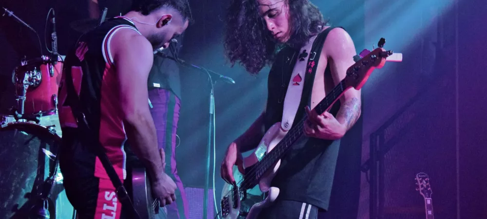 Foto de la banda completa en color 
