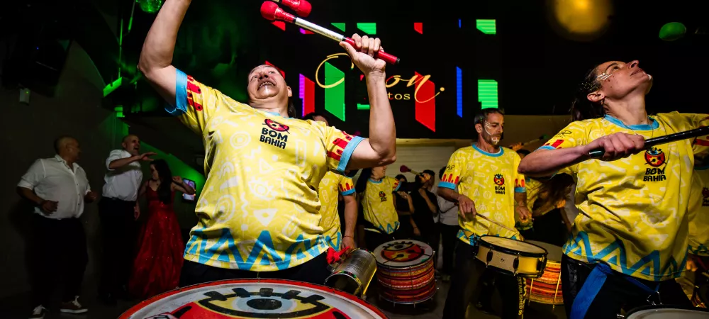 la danza con tambor es parte del show es parte del 