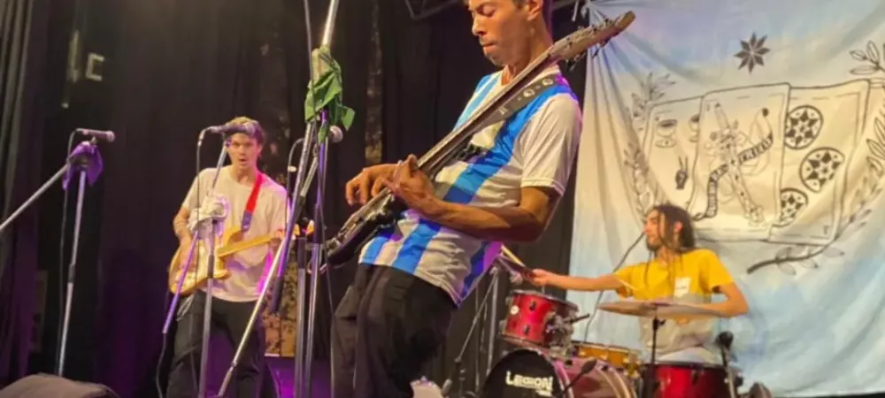Tocando en JJ Cultural