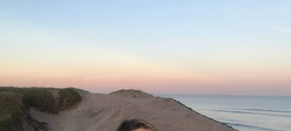 clara zivano en la playa