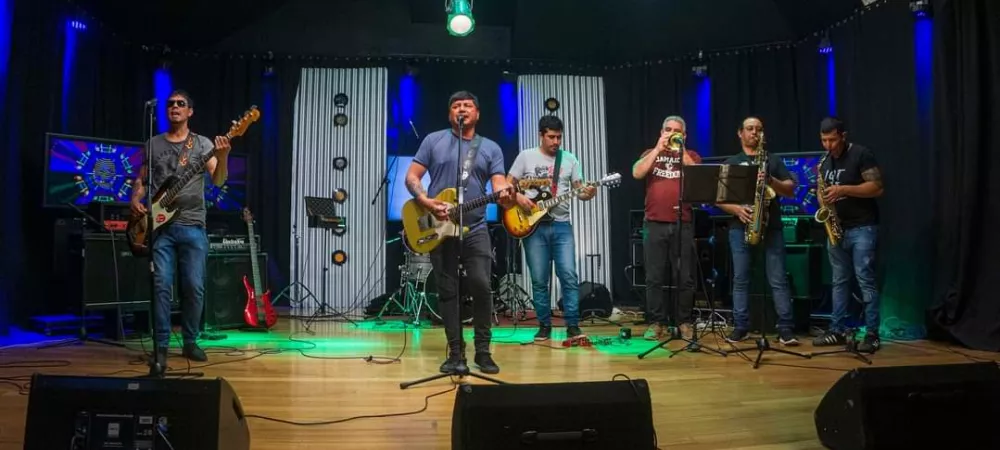 Clase baja sonando en mete pua