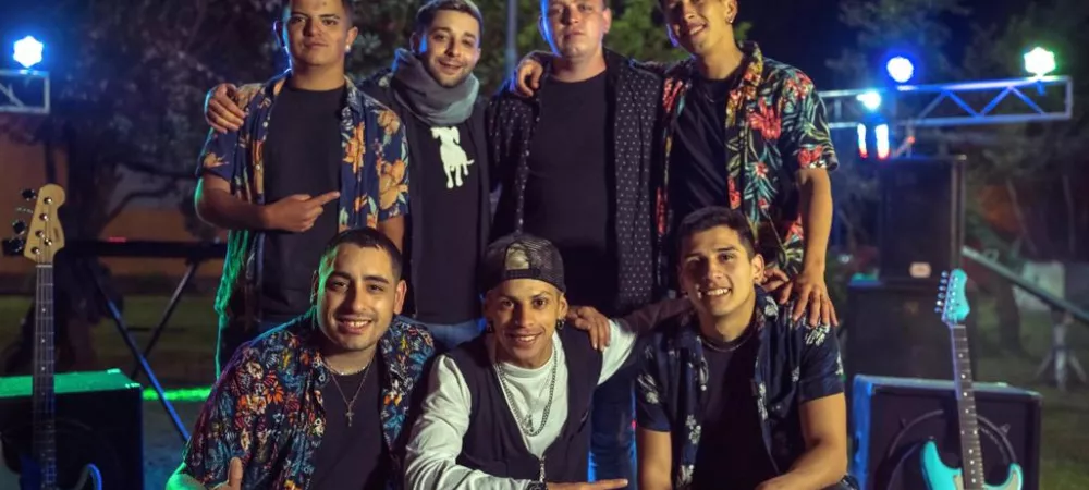 Una imagen con la banda despues de la grabacion de nuestra cancion "Dile"