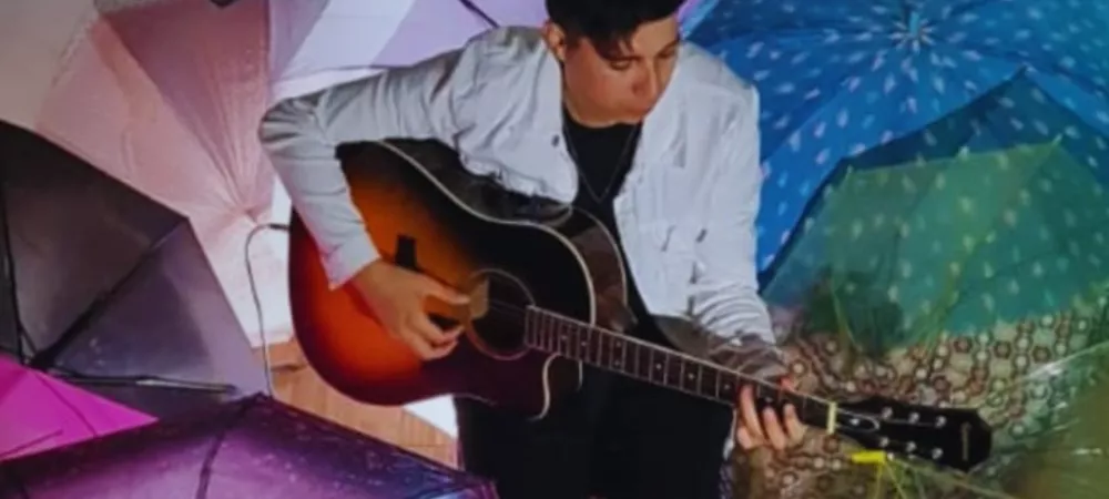 Foto entre mucho paraguas