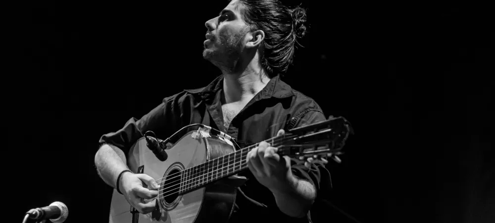 Patxi Linares en guitarra