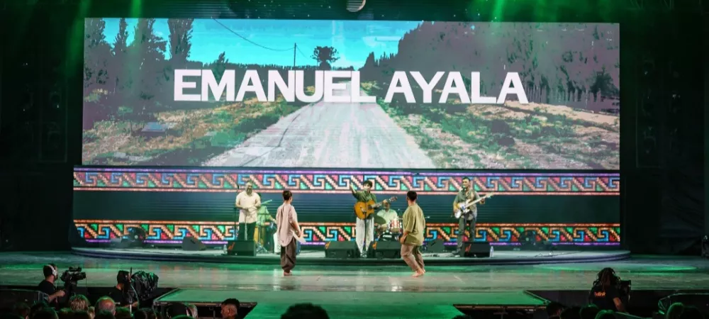 Cosquin  2026 con Banda estable y bailarines. Presentación 1°Luna