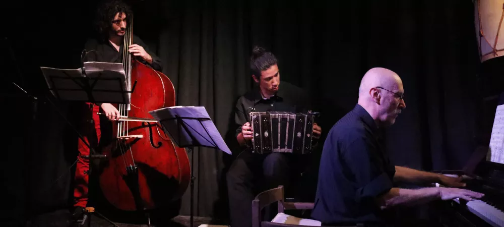 En Diagonal en trio instrumental