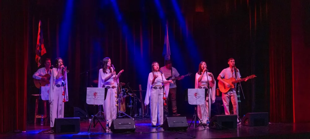 Encendidos en el Teatro Regina