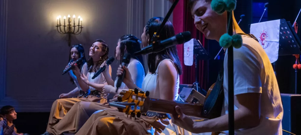 Encendidos en el Teatro Regina