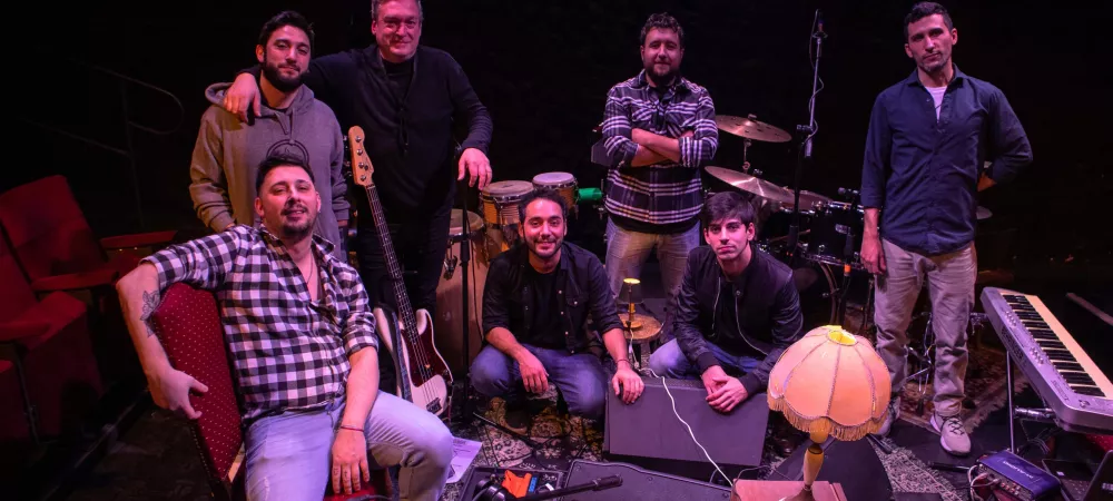 Foto actualizada con los 7 integrantes actuales de "Esquirlas ASM"