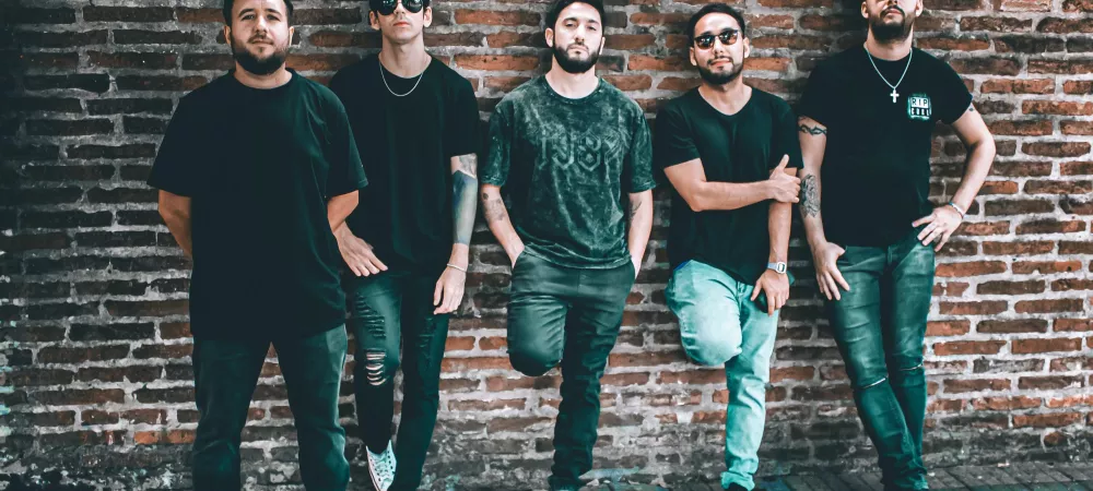 Foto de prensa con los 5 integrantes fundadores de "Esquirlas ASM"