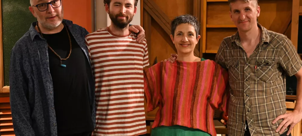 Fernanda Lavía y su banda LHDH