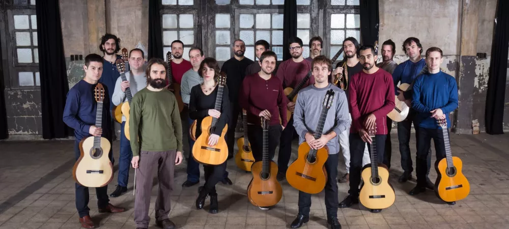 foto de prensa con el ensamble de guitarras Camerata Argentina de Guitarras