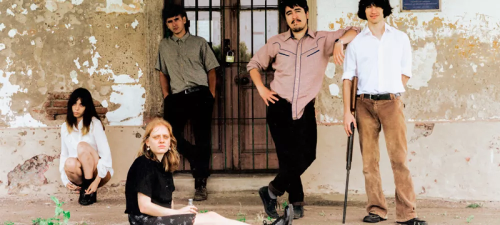 los cinco integrantes de gitanos