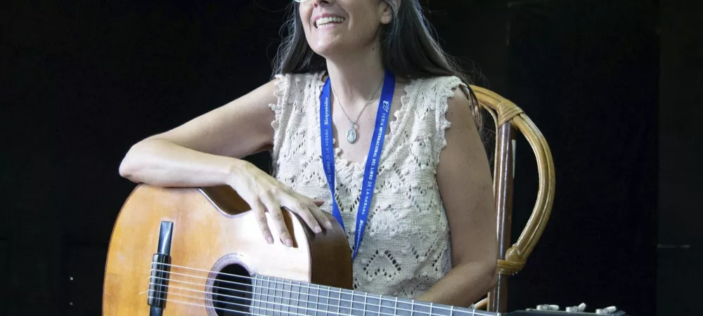 Cantando en la Universidad de las Artes en La Habana, Cuba