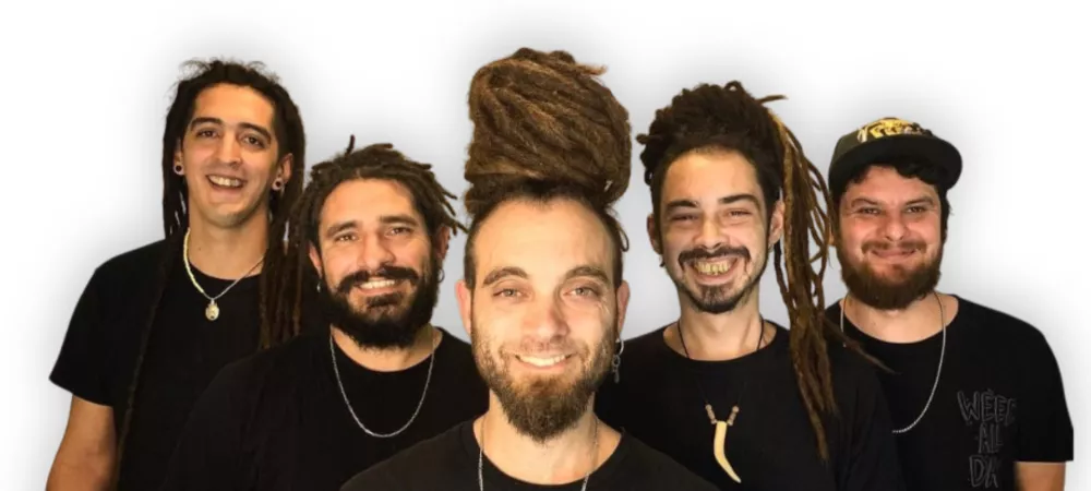 foto integrantes de la banda (de izq. a der.: Nano, Andi, Gianni, Ale y Gastón)